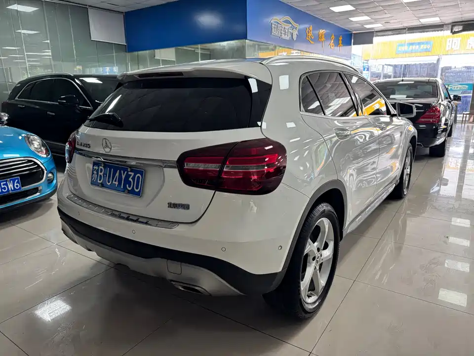 Mercedes-Benz GLA
