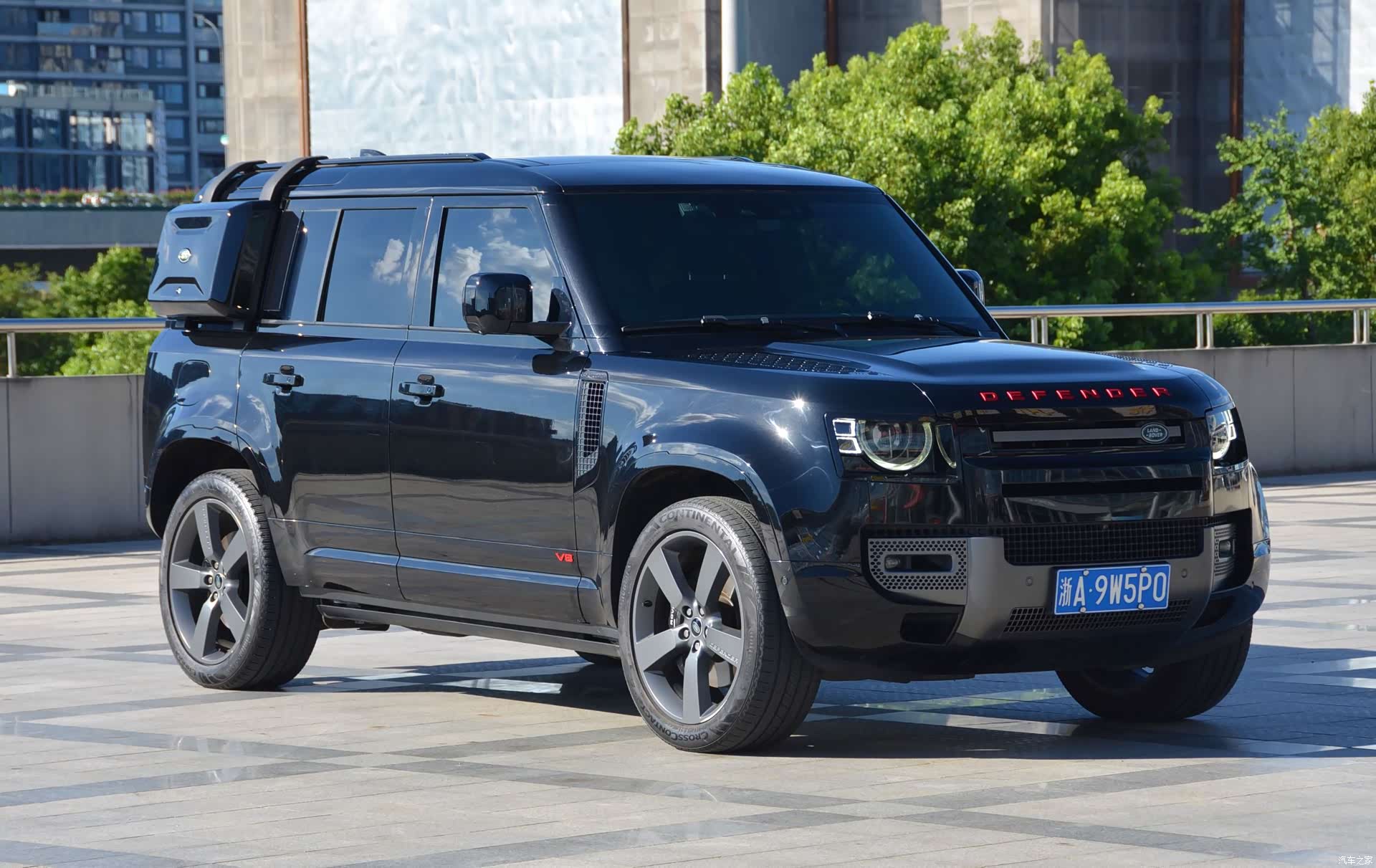 Land Rover Defender, 2023 3