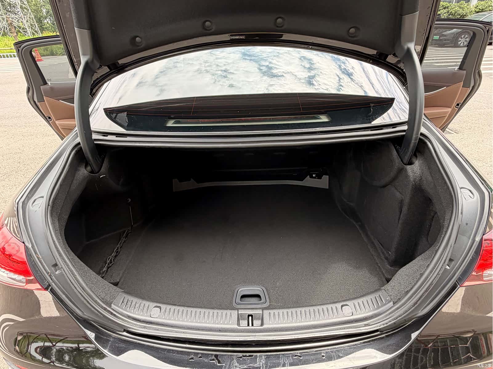 Mercedes-Benz E-Class, 2023 18