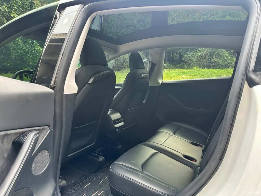 Tesla Model Y, 2024 11
