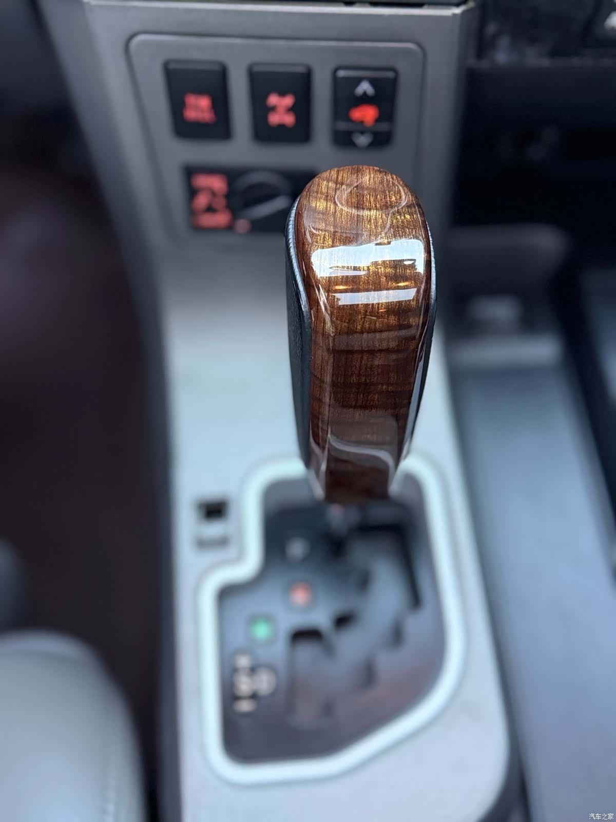 Toyota Sequoia, 2011 11