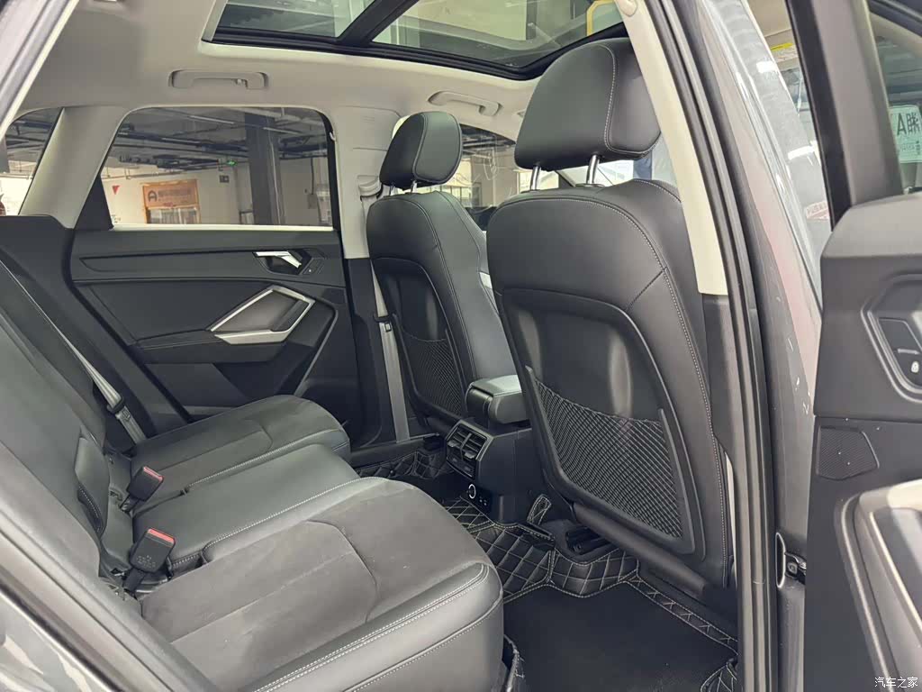 Audi Q3, 2022 11