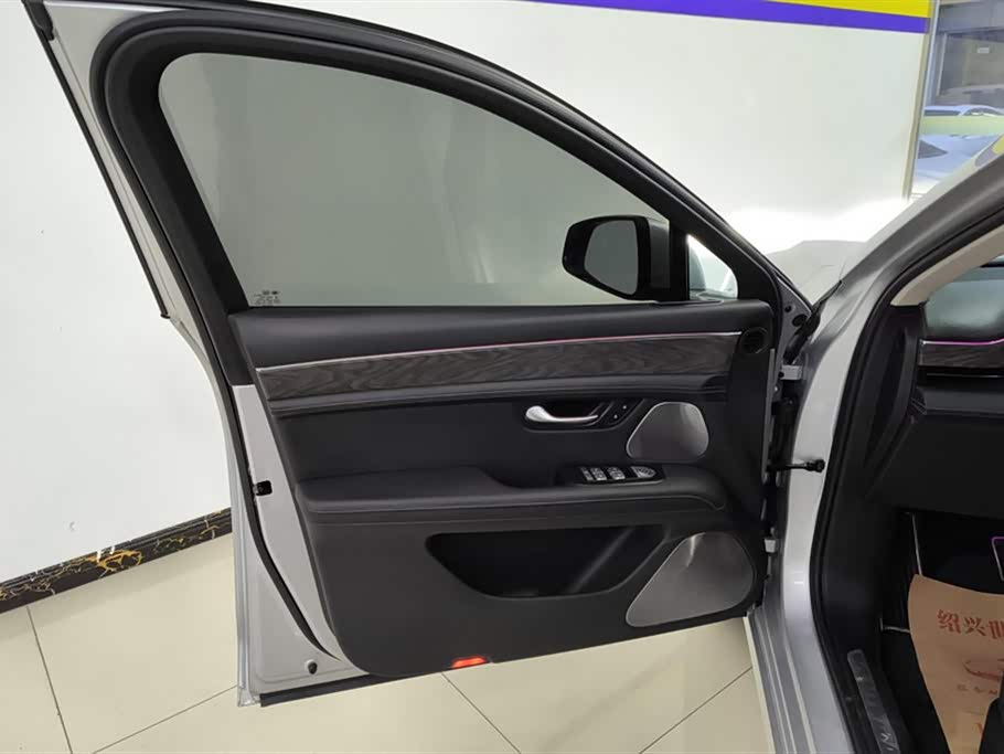 AITO Ask the world M5