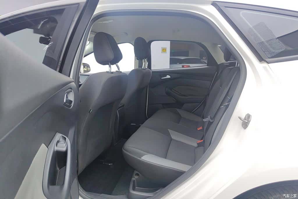 Ford Focus, 2015 11