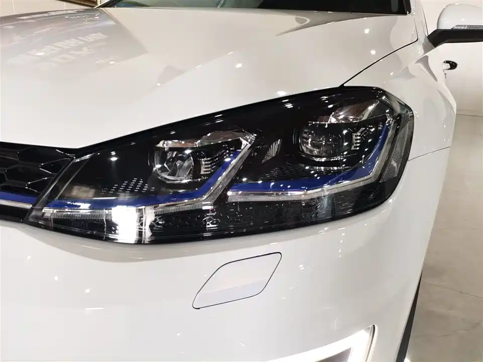 Volkswagen Golf*pure electricity