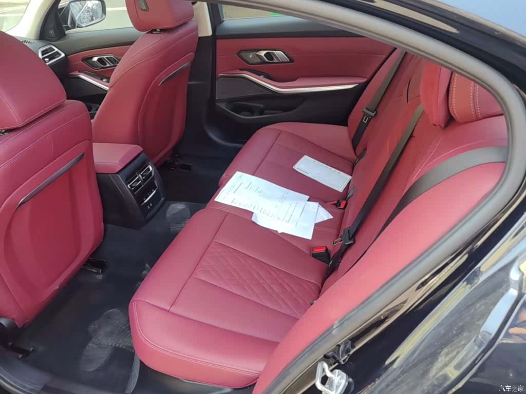 BMW 3 Series, 2025 24
