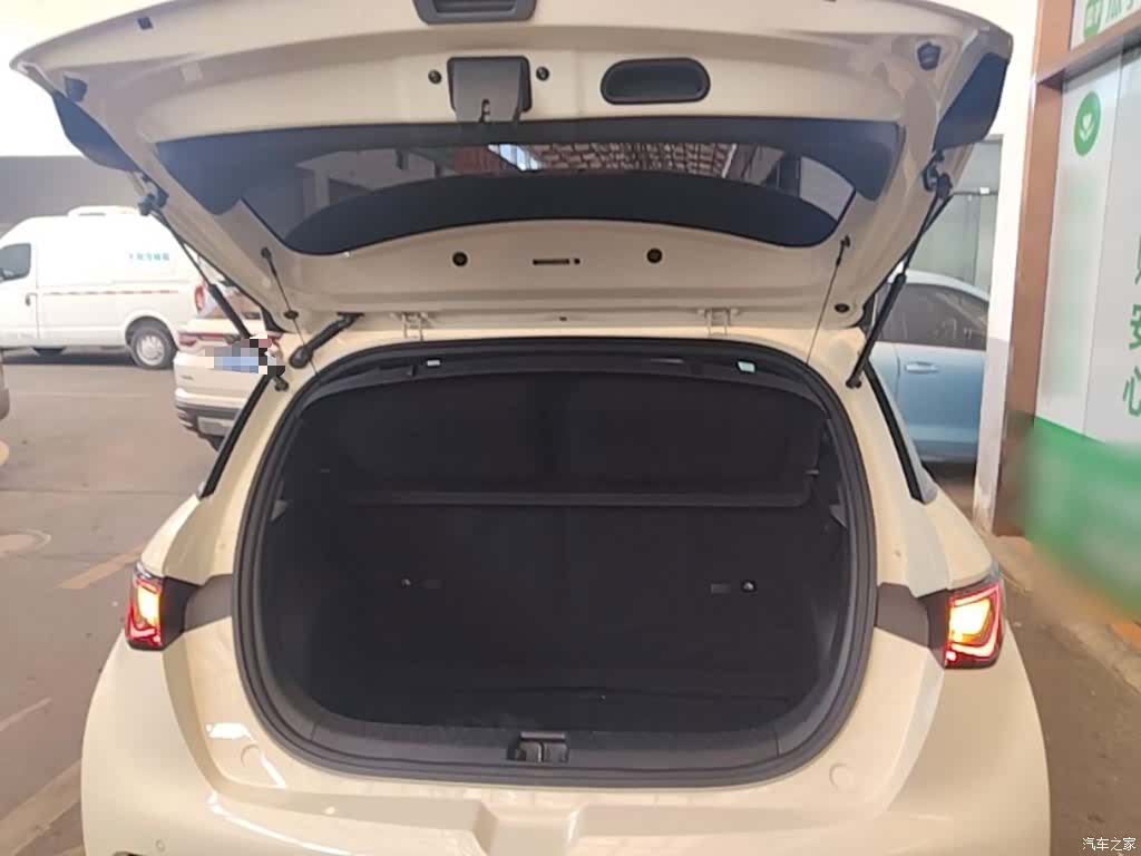 BYD Dolphin, 2022 19