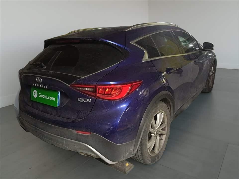 Infiniti QX30