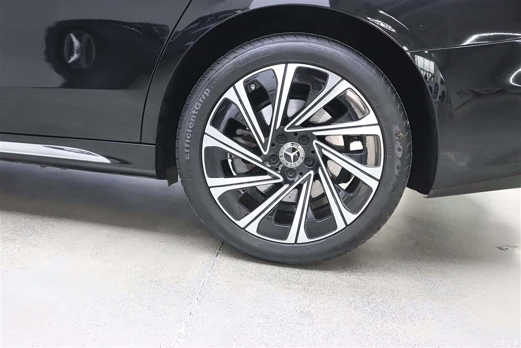 Mercedes-Benz E-Class, 2024 32