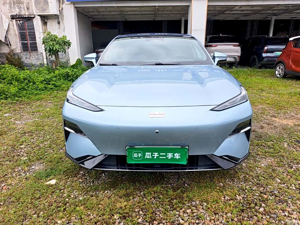 Geely E8, 2025 3