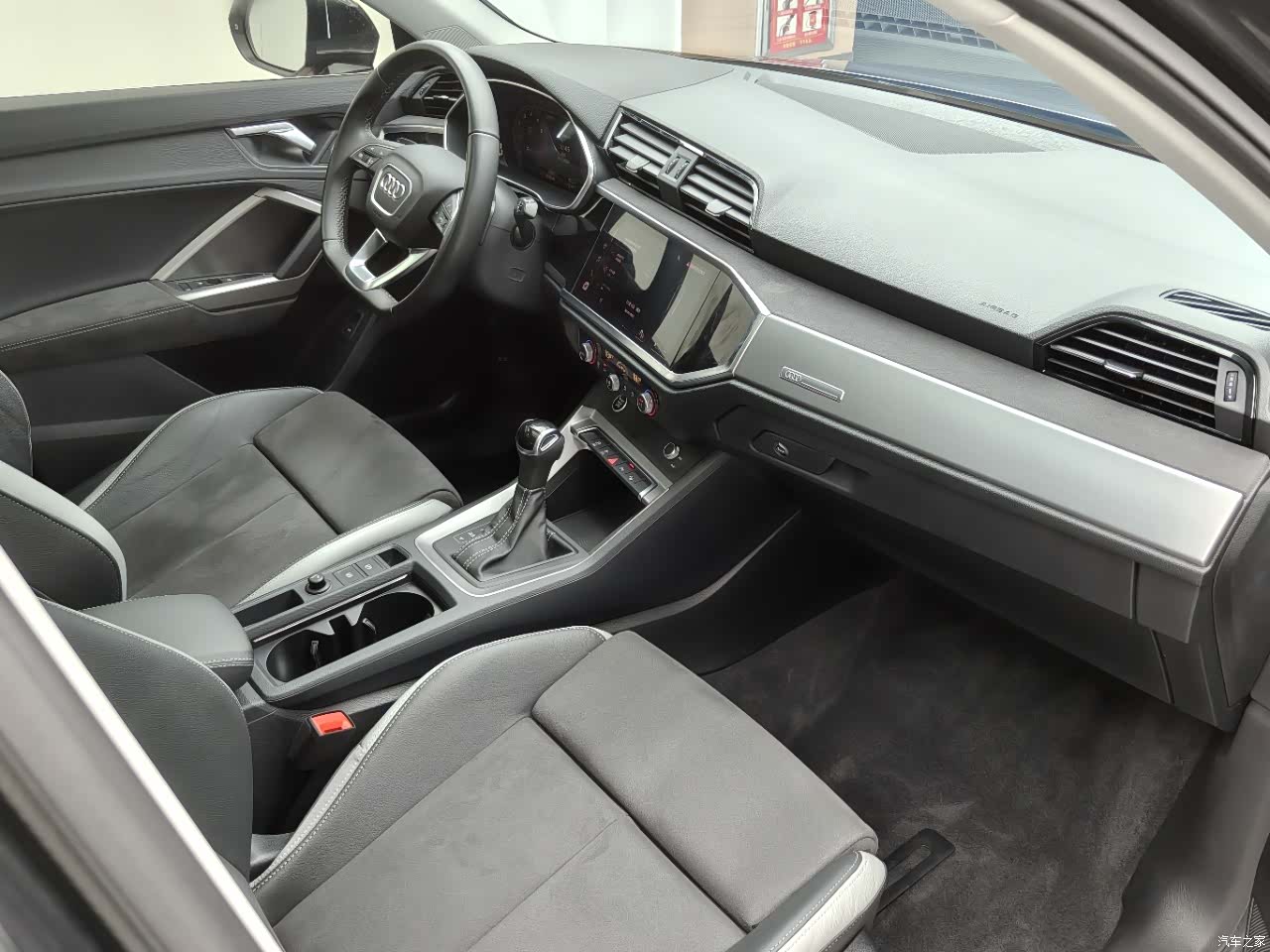 Audi Q3, 2022 10