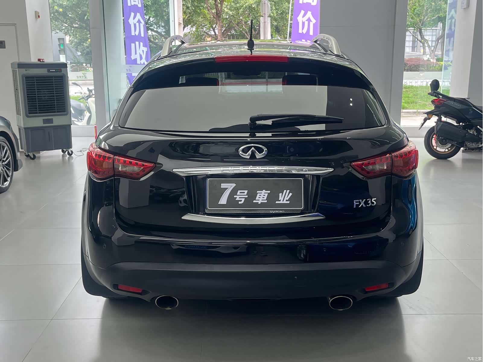 Infiniti FX35, 2012 6