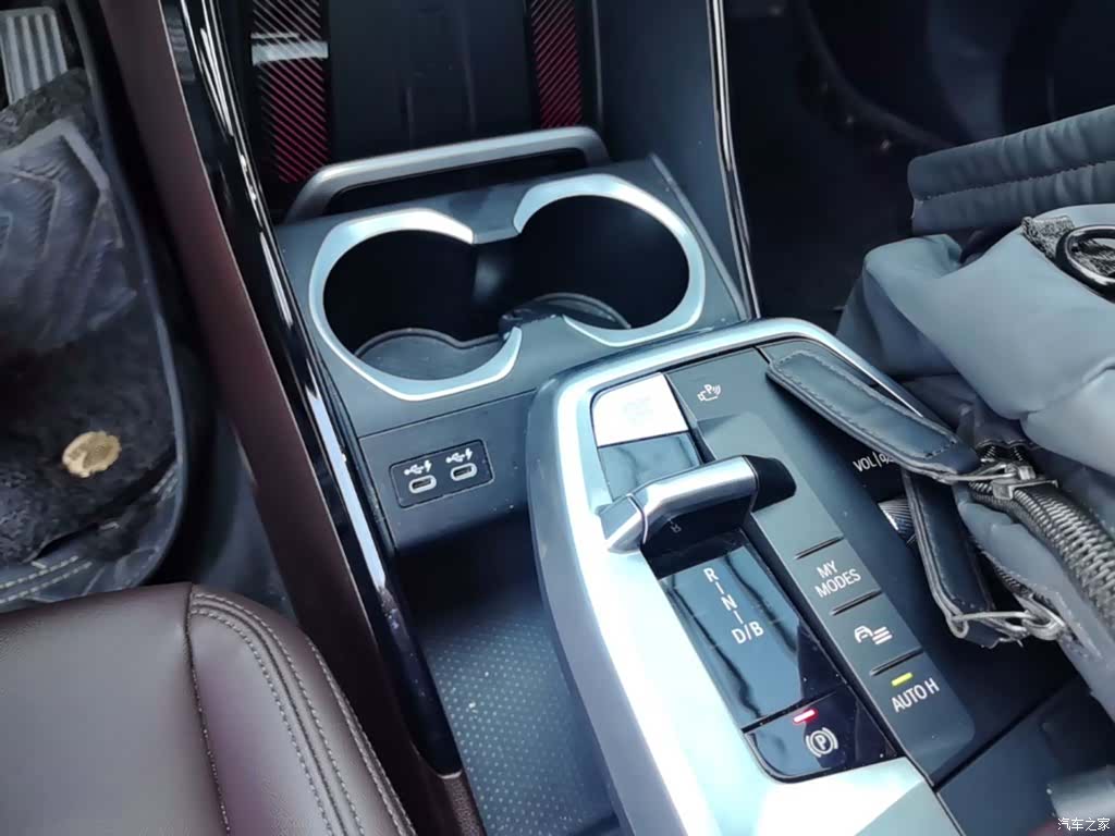 BMW iX1, 2023 21
