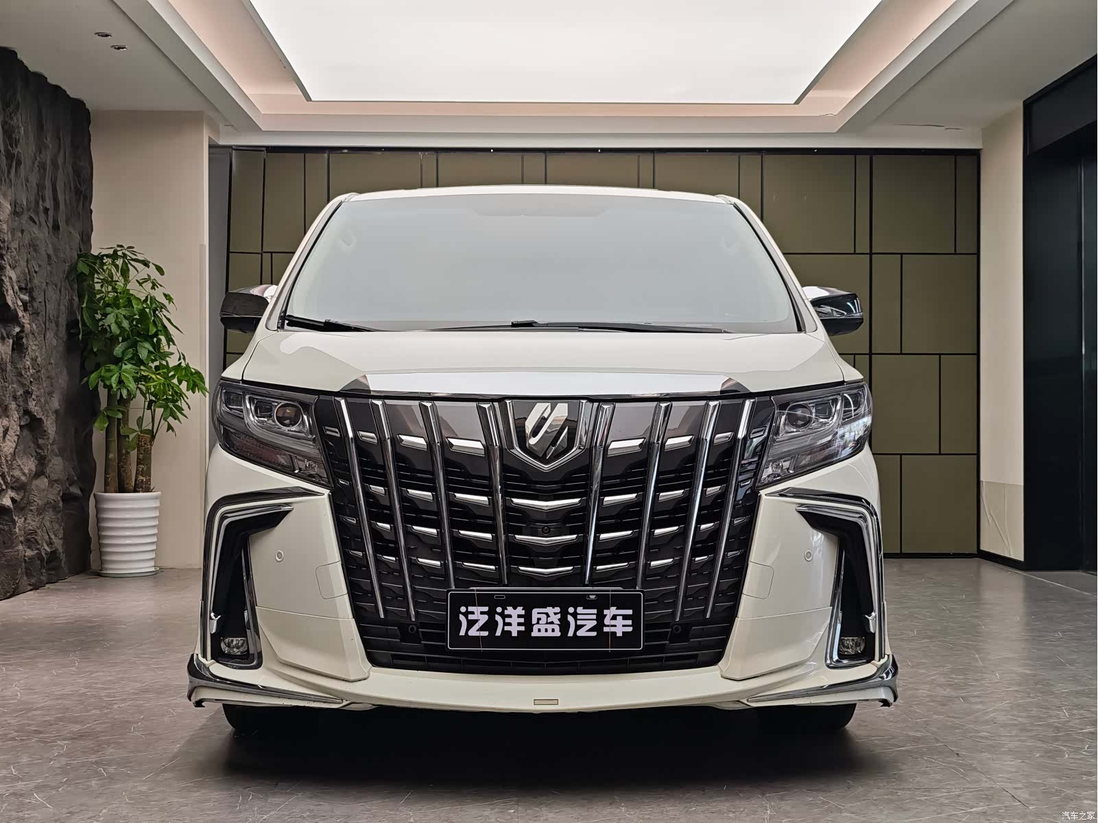 Toyota Alphard, 2018 2