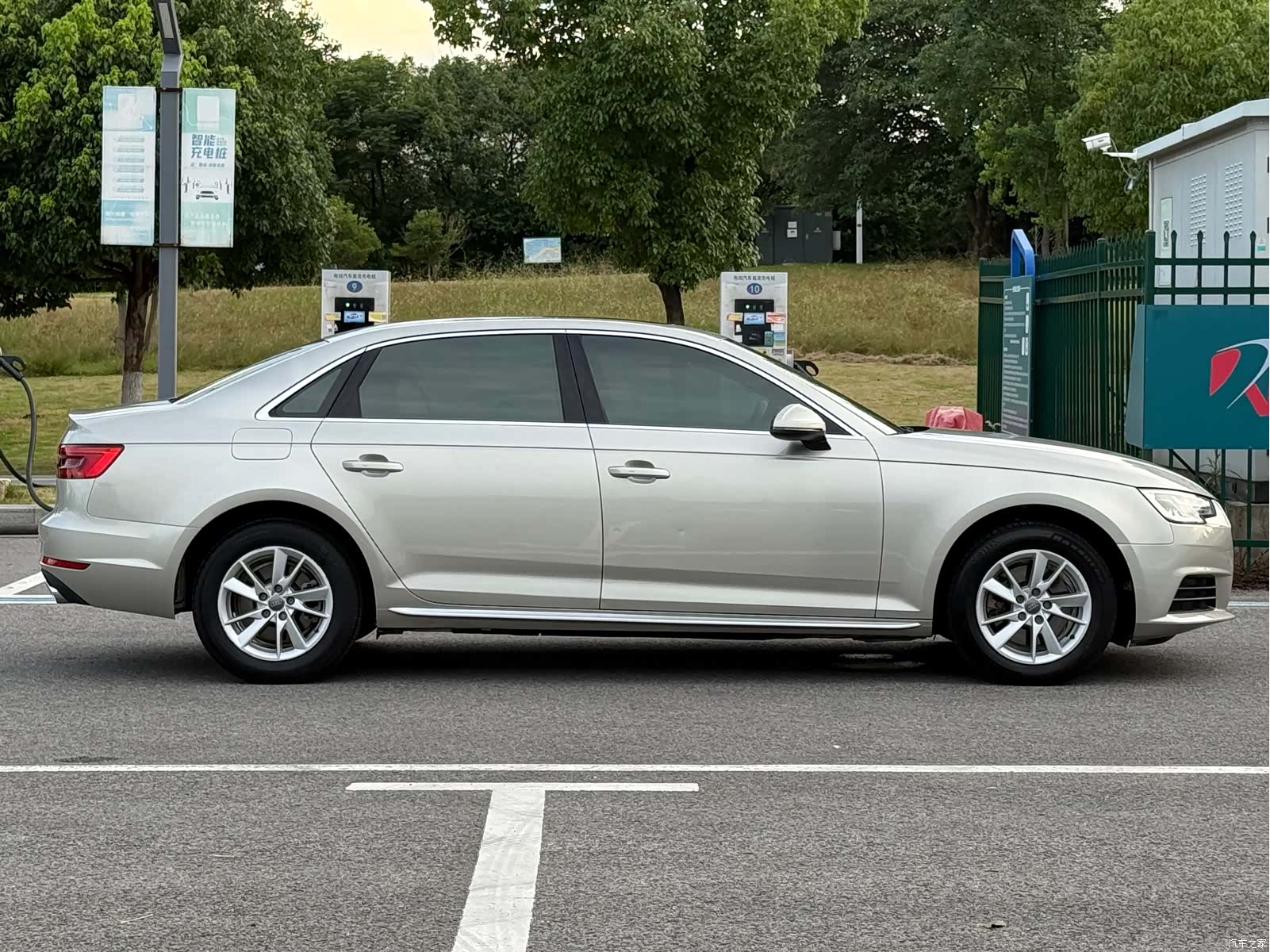 Audi A4L, 2016 4