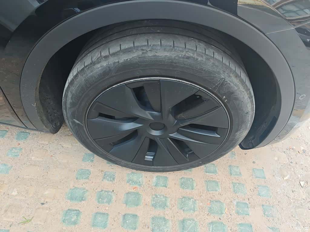 Tesla Model Y, 2023 26