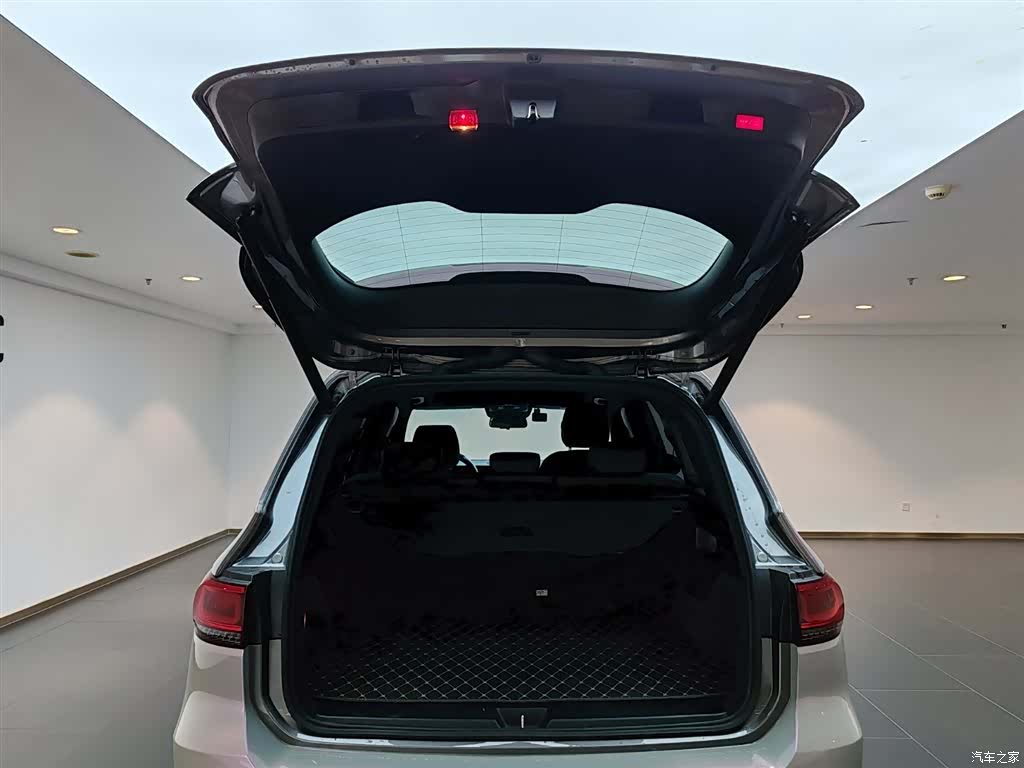 Mercedes-Benz EQB, 2023 8