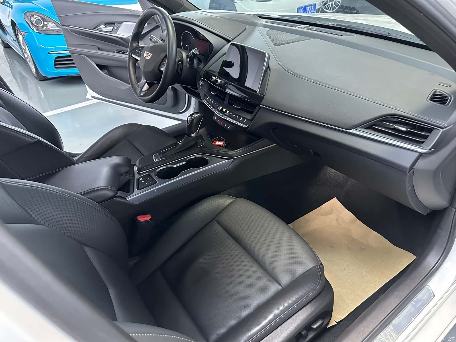Cadillac CT4, 2023 8