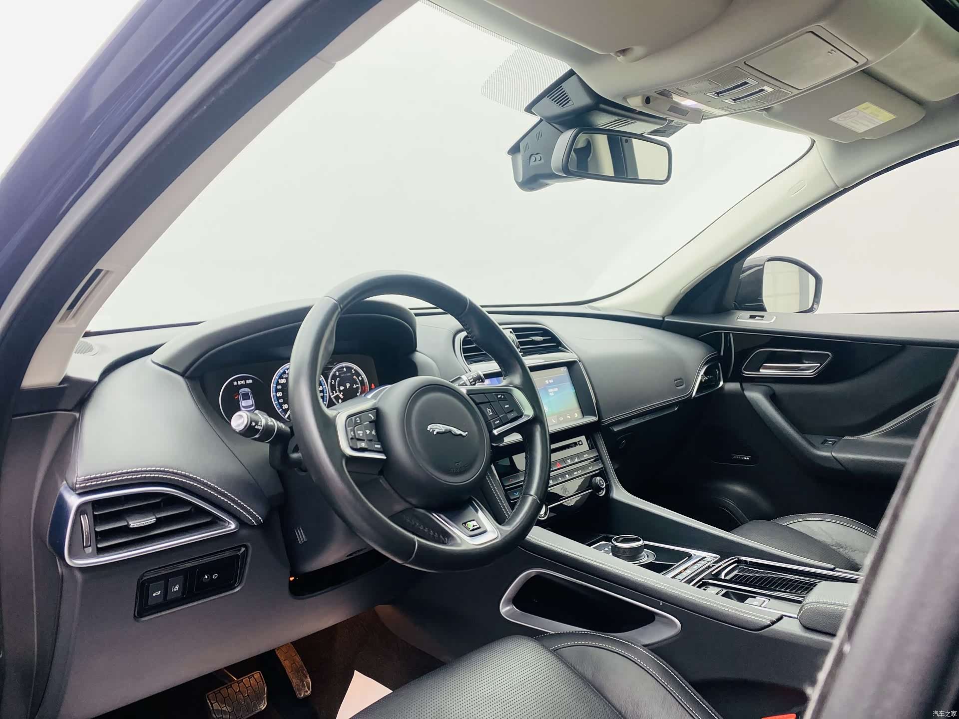 Jaguar F-PACE, 2018 12