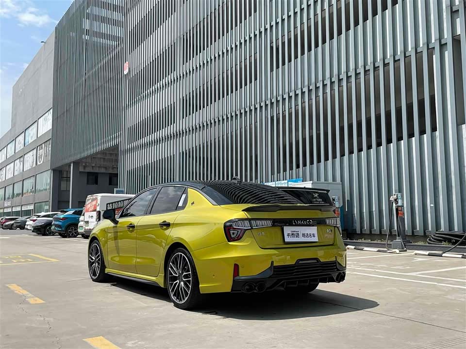 Lynk & Co 03
