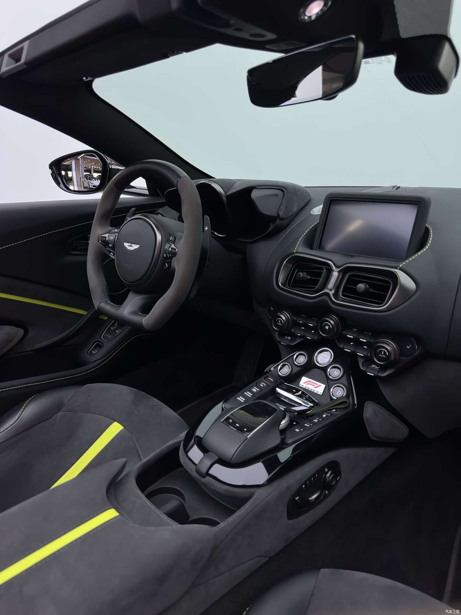 Aston Martin Vantage, 2022 19