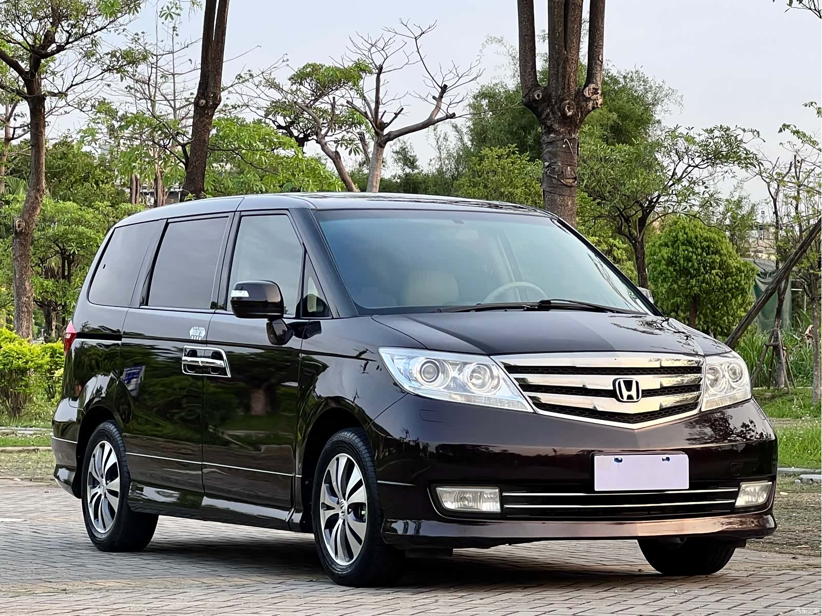 Honda Elysion, 2015 3