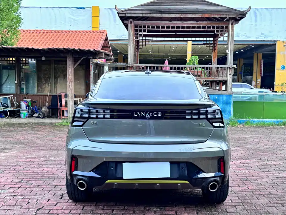 Lynk & Co 05