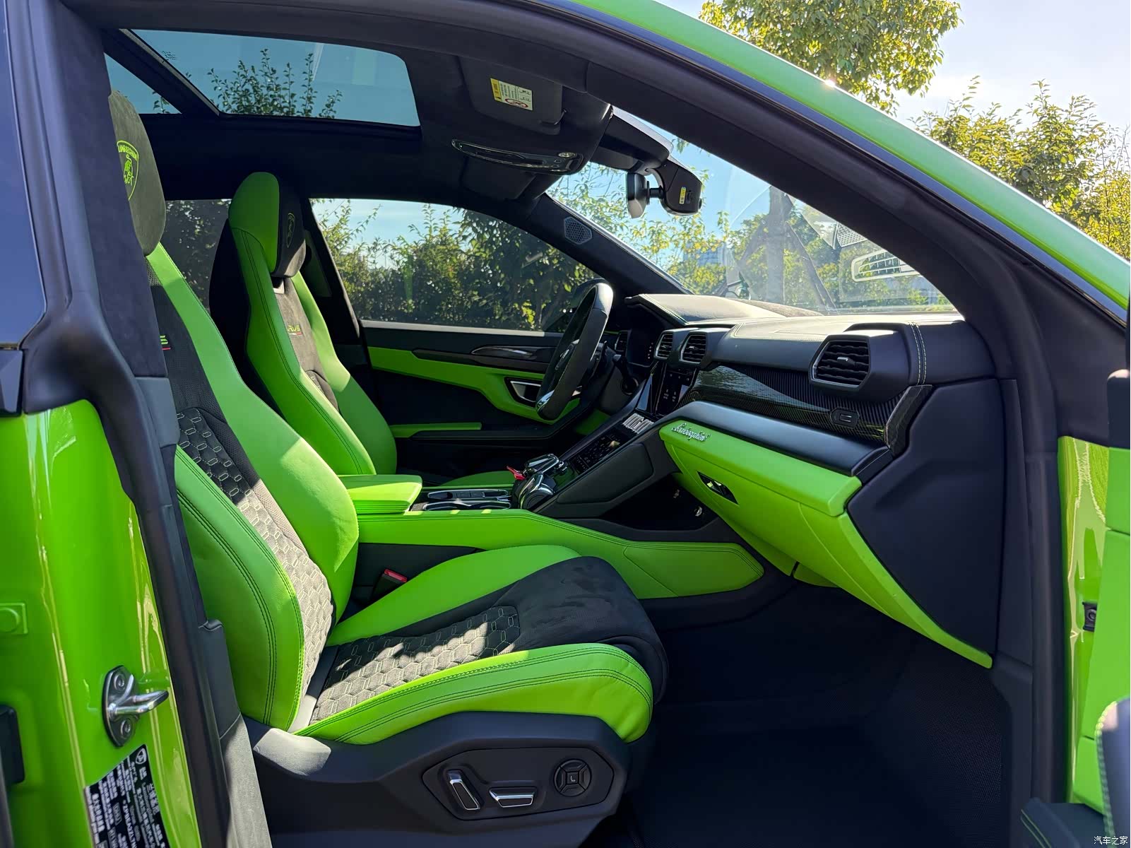 Lamborghini Urus, 2023 18