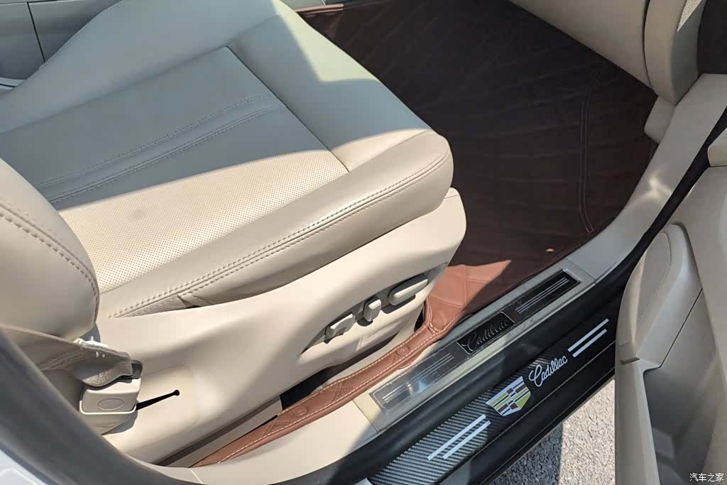 Cadillac SRX, 2015 8