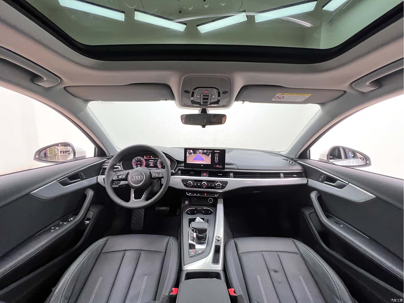 Audi A4L, 2020 все фото