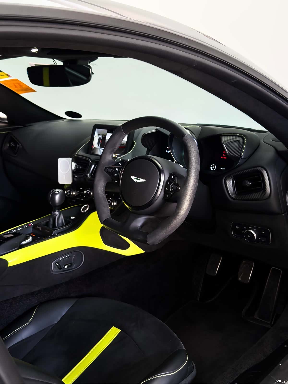 V8 Vantage, 2021 16