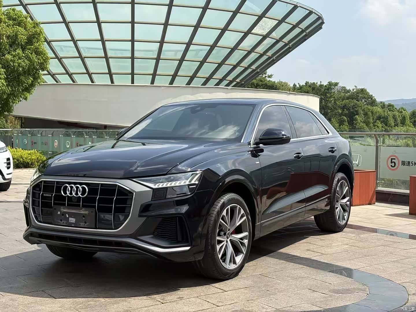 Audi Q8, 2021 1
