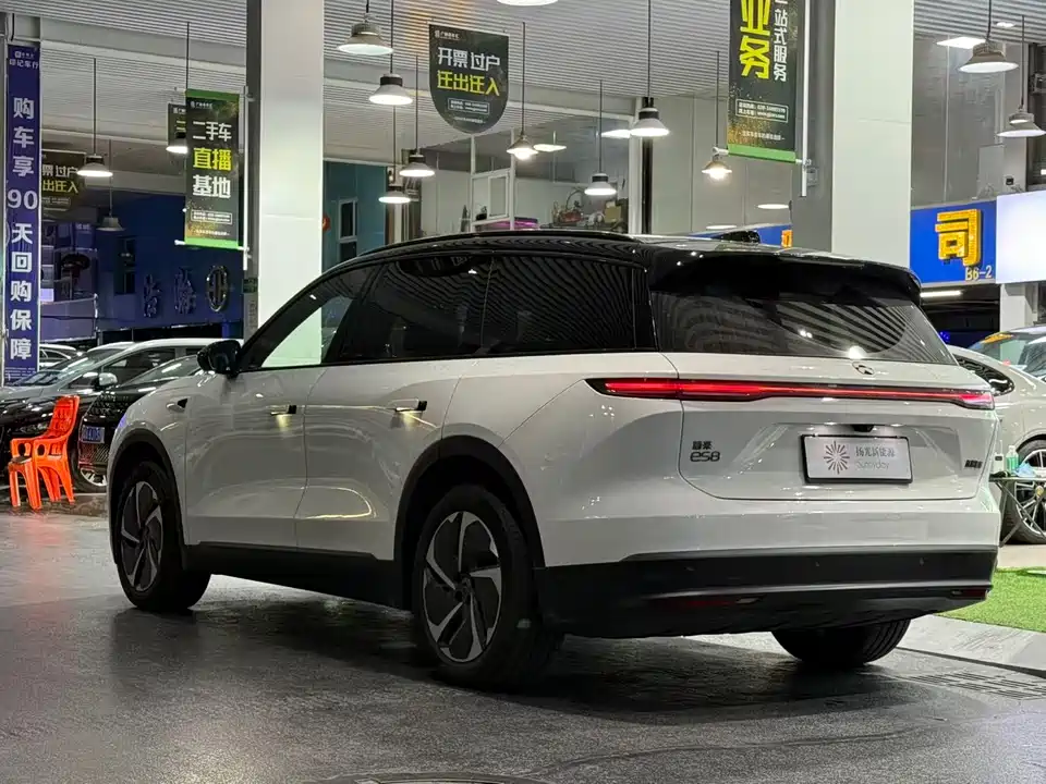 NIO ES8