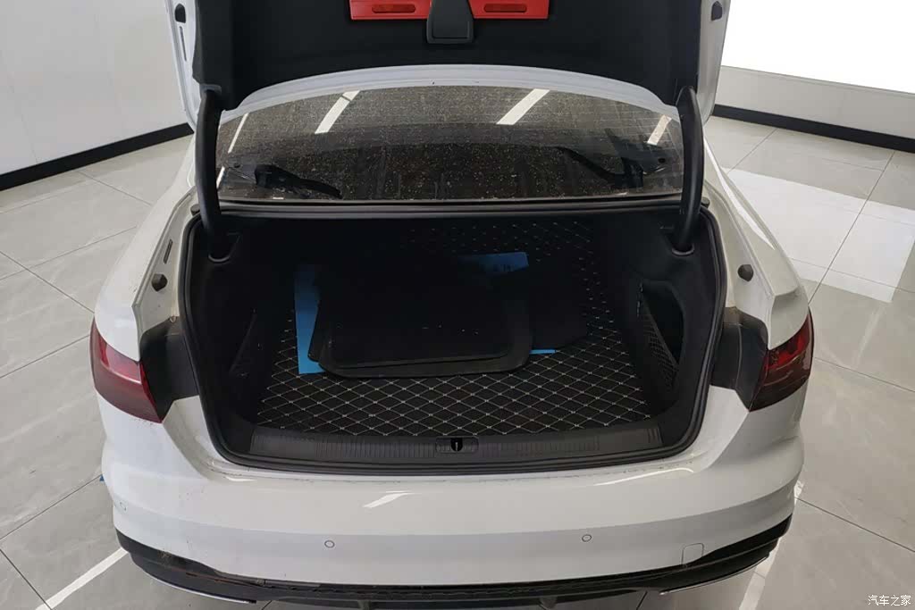 Audi A4L, 2024 4