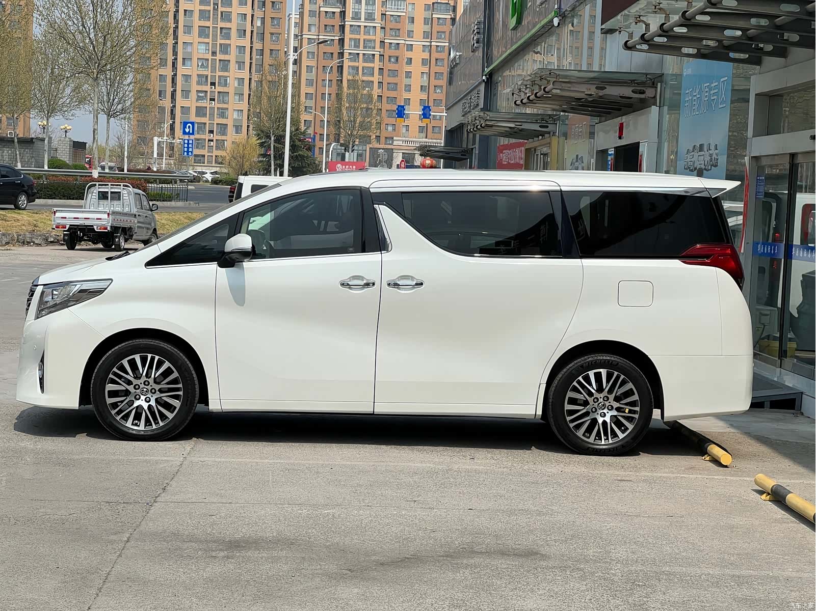 Toyota Alphard, 2015 4