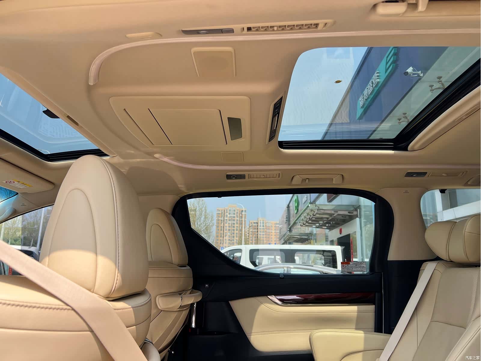 Toyota Alphard, 2015 9
