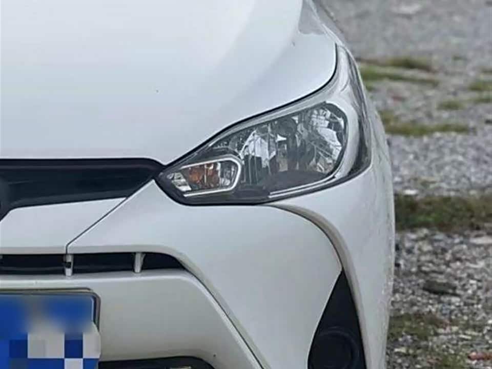 Toyota YARiS L to enjoy