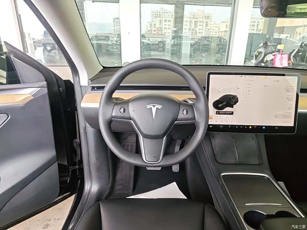 Tesla Model Y, 2022 11