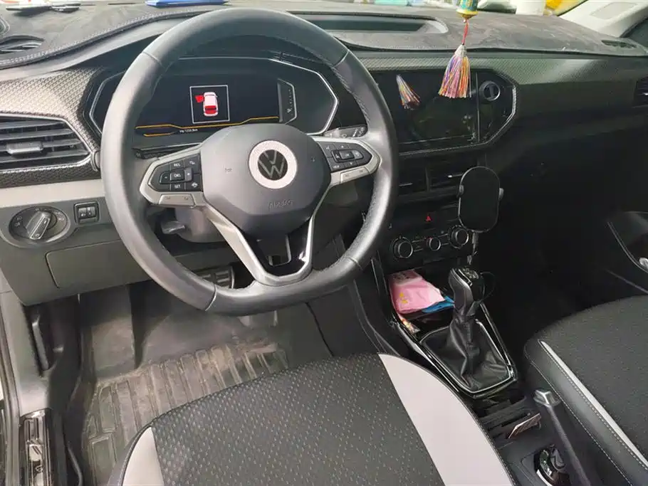 Volkswagen Exploring the shadow