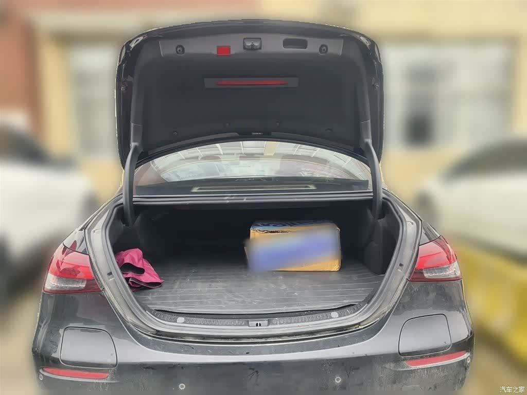 Mercedes-Benz E-Class, 2022 10