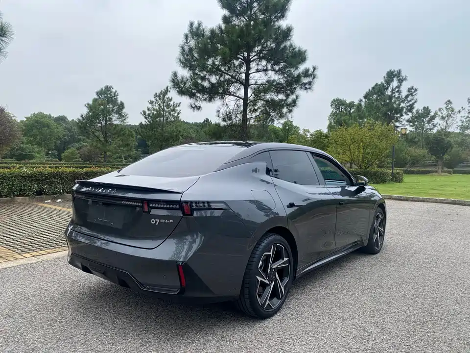 Lynk & Co 07 EM-P