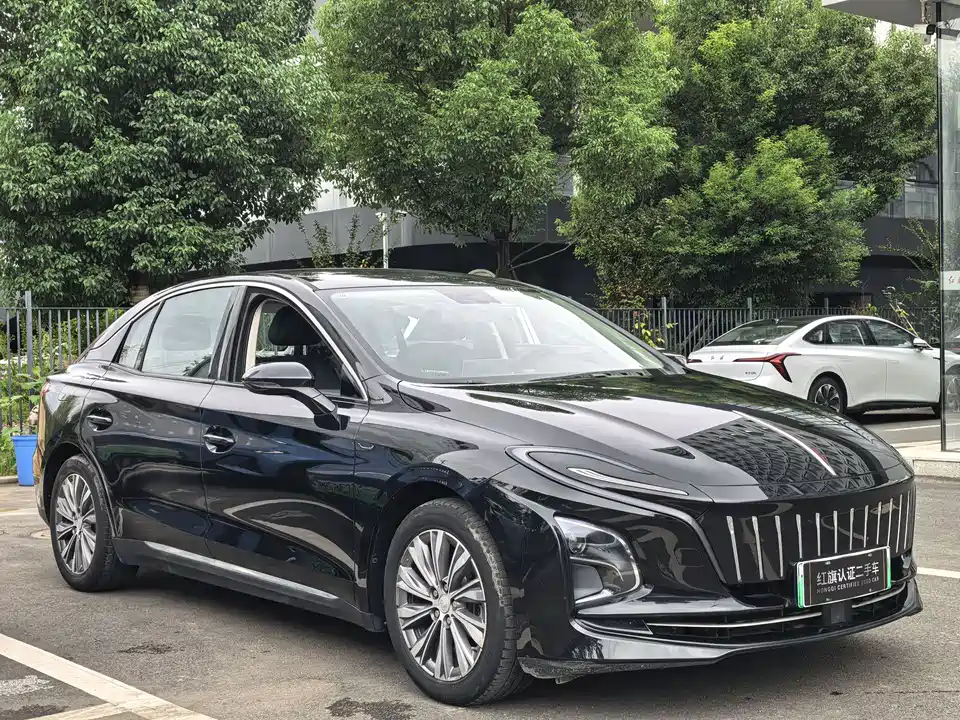 Hongqi E-QM5
