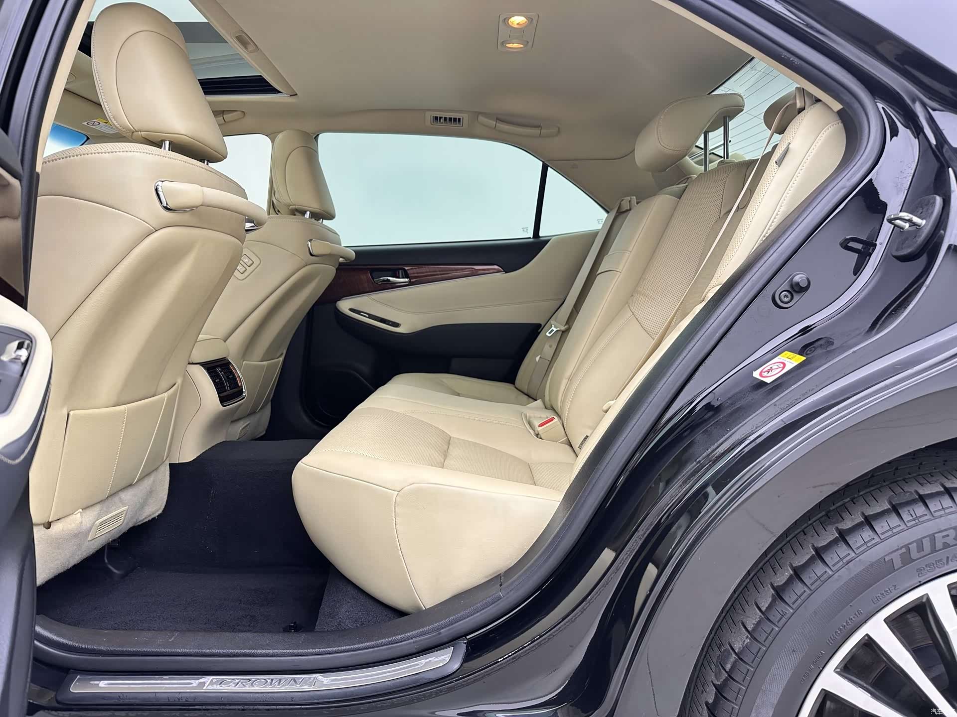 Toyota Crown, 2017 8