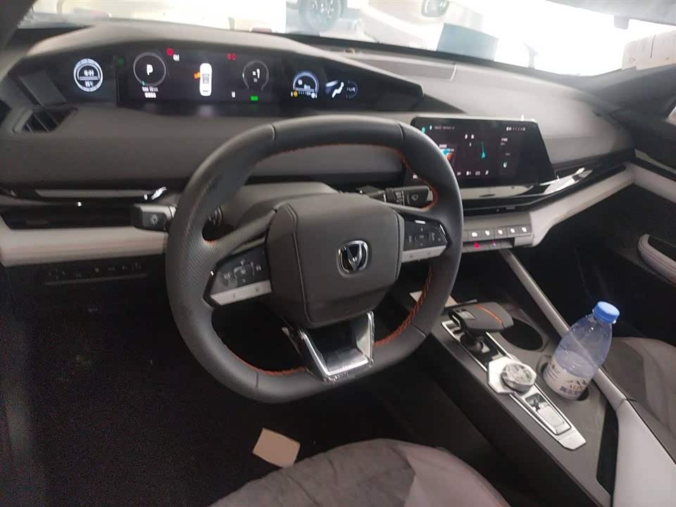 Changan UNI-V Smart iDD Changan UNI-V Smart iDD
