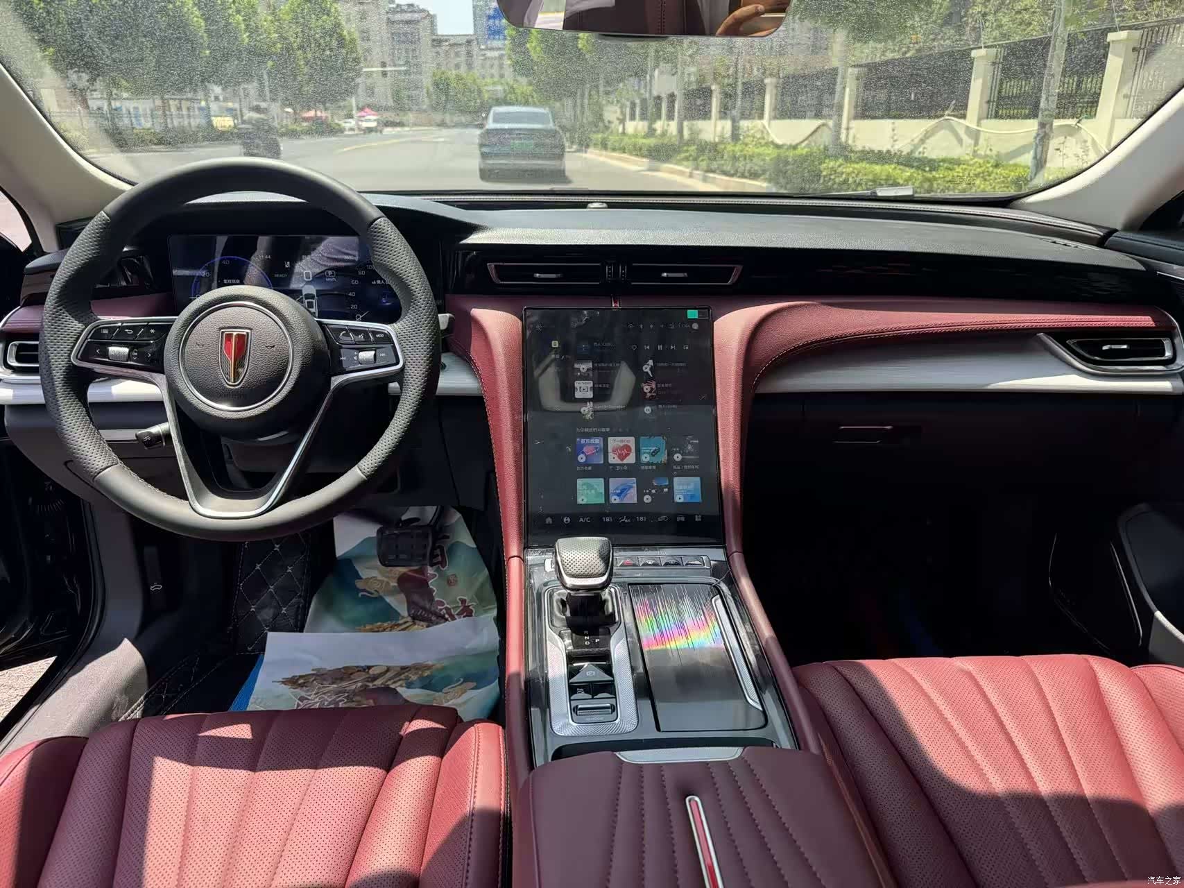 Hongqi H5, 2025 6