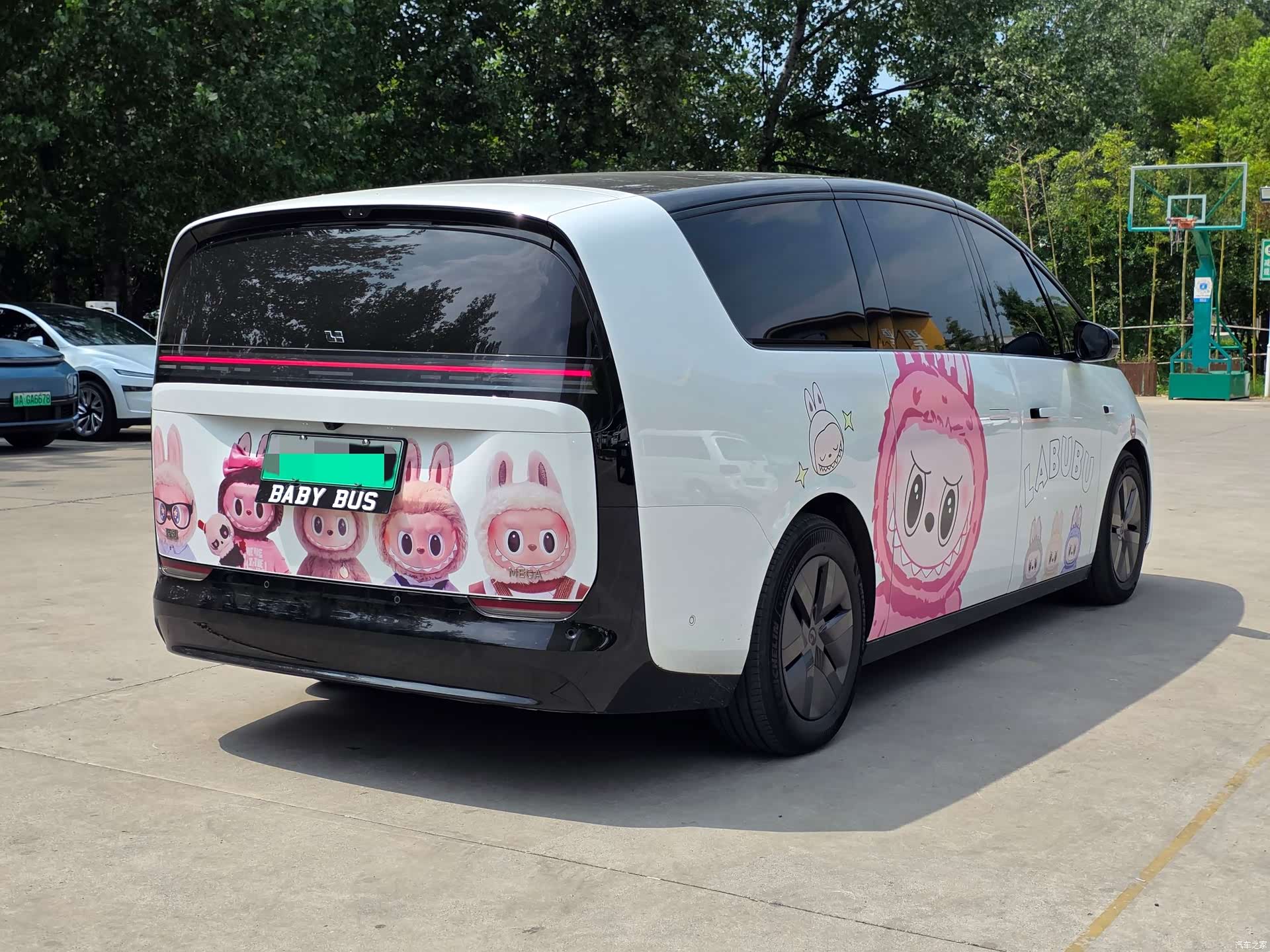 Li Auto MEGA, 2025 4