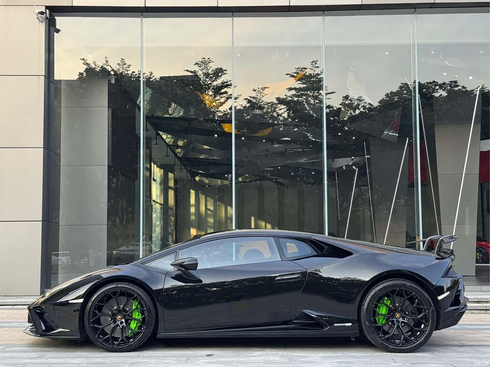 Lamborghini Huracán, 2022 3