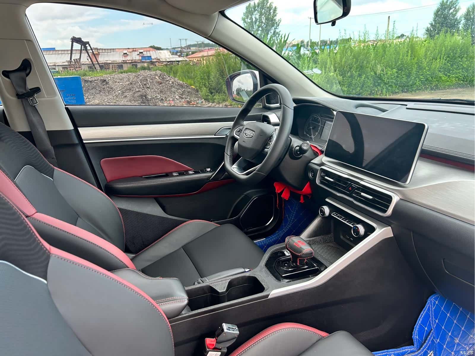 Geely Coolray, 2022 14