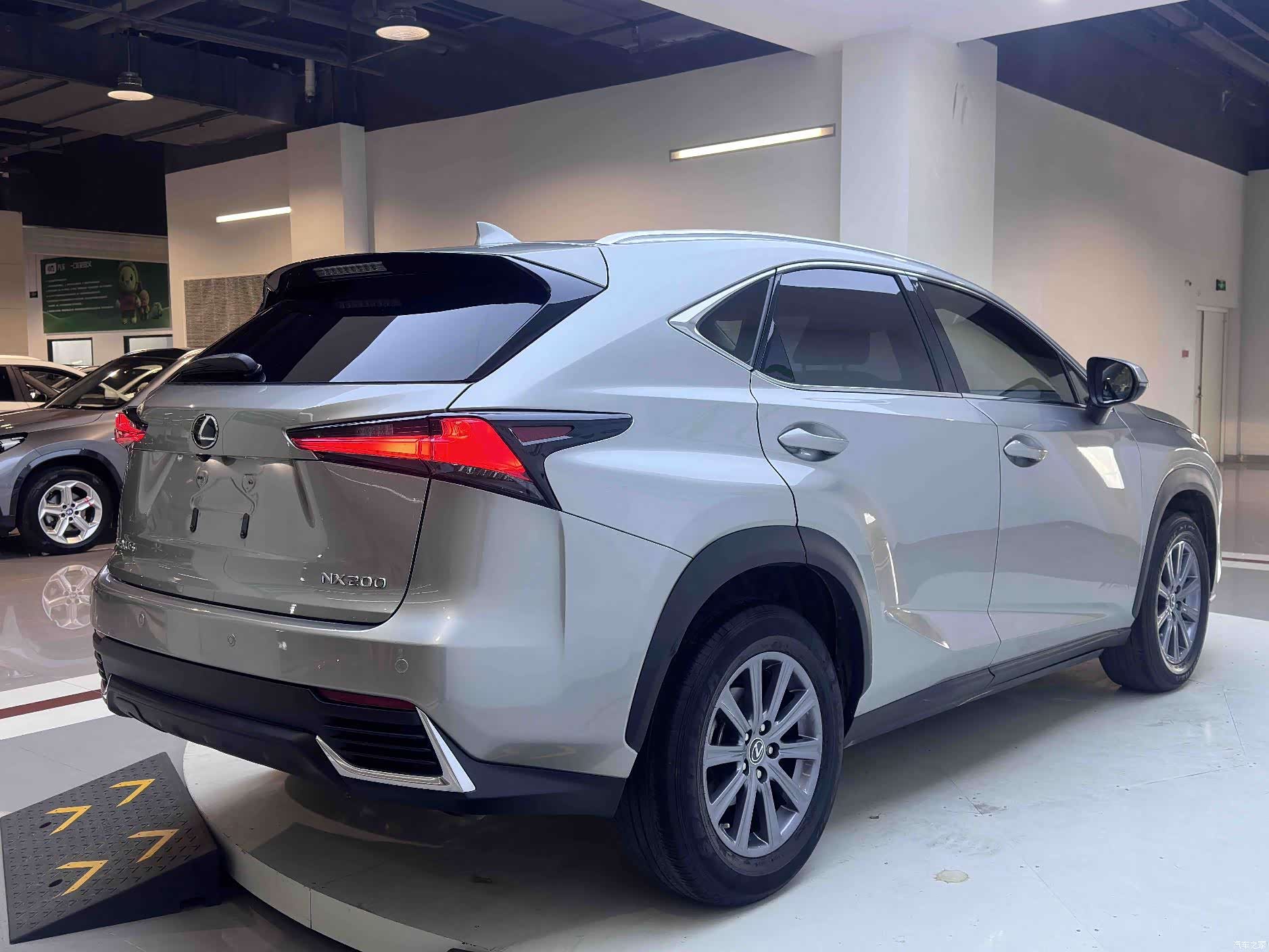 Lexus NX, 2020 14