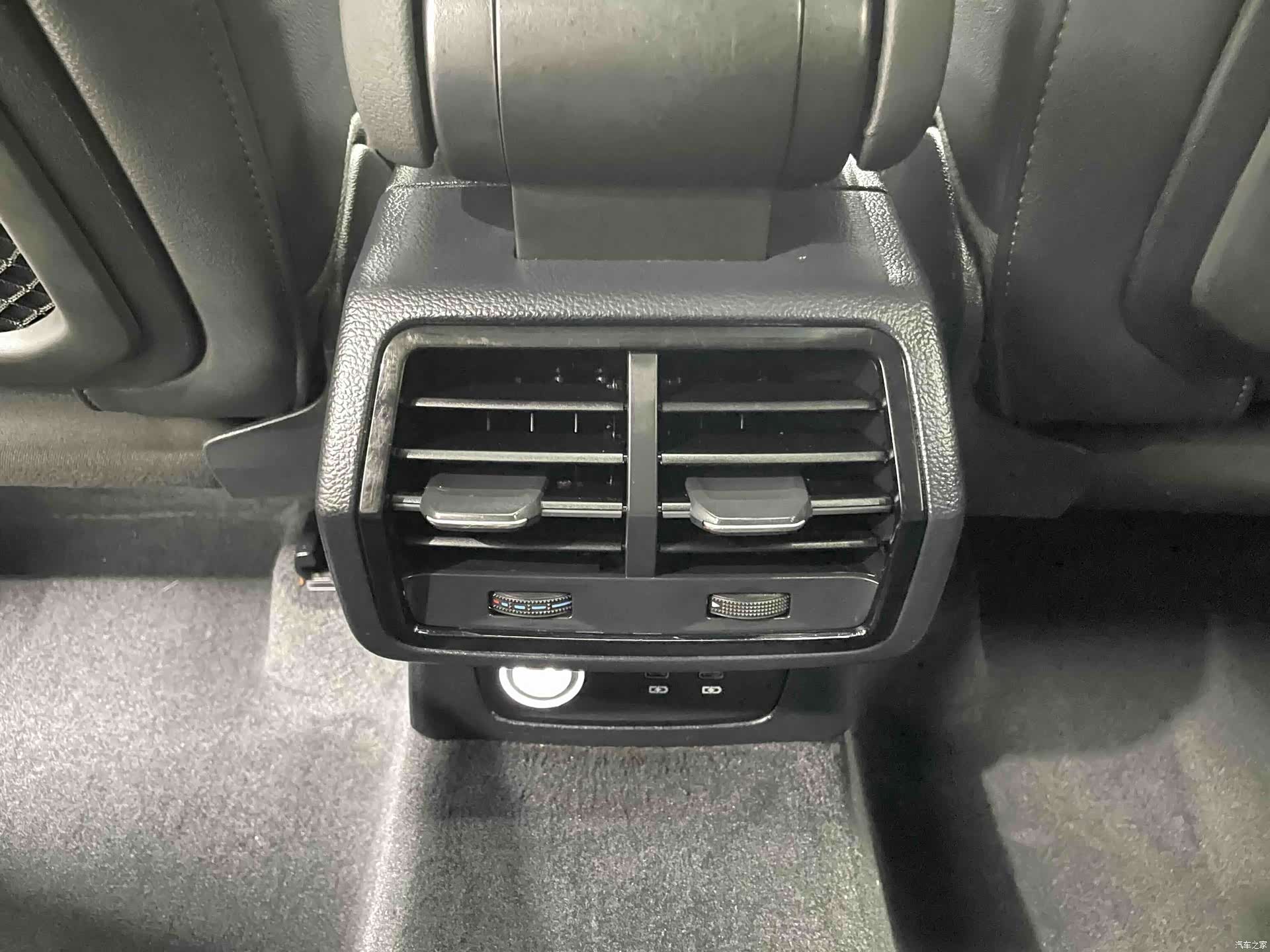 Audi Q3, 2022 11